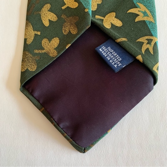 Nino Cerruti, 100% handmade Silk Crepe Necktie. Green background with go… - Picture 7 of 7